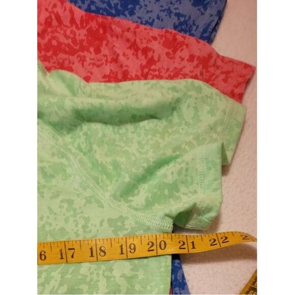 Tek Gear Womens Activewear Top Lot of 3 Sz Large Bold Camo Print Red Blue Green - Picture 3 of 6